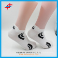 Customized logo design Jacquard polyester sproty mens socks